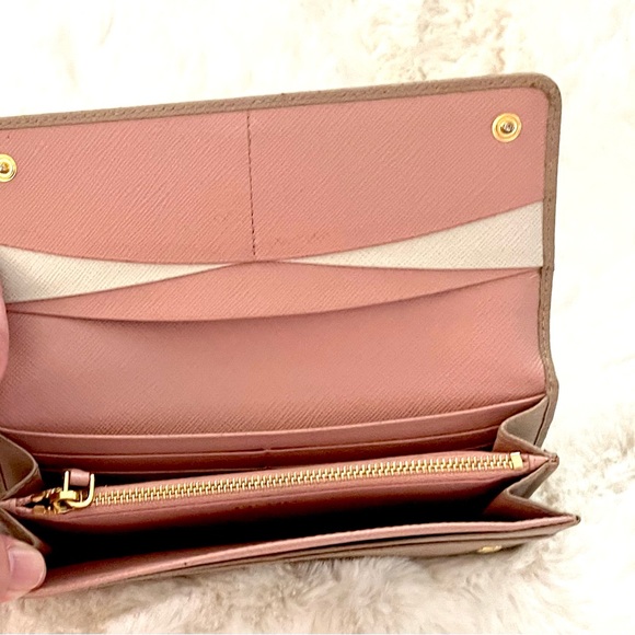 Prada Wallet - Picture 5 of 10